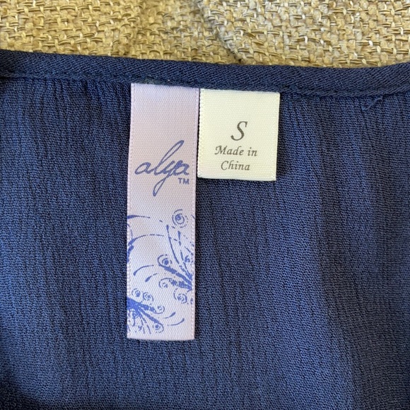 💕Cute Navy Blue Cold shoulder top w/ lace bottom - Picture 7 of 9